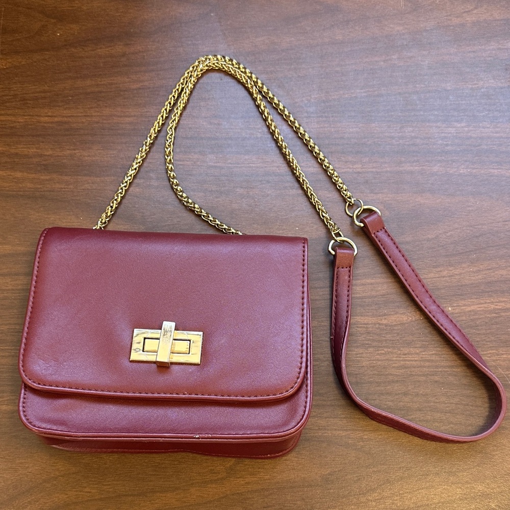 GUC Who What Wear Burgundy Crossbody Bag with Gold Chain 🥳